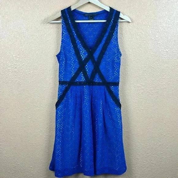 MARC BY MARC JACOBS DRESS SIZE 0 CROCHET FIT FLARE V NECK SLEEVELESS LINED BLUE - Picture 2 of 9
